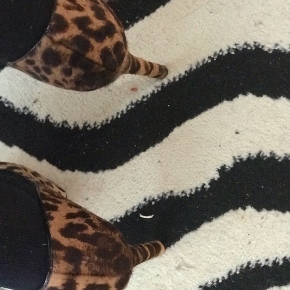 Brian Atwood leopard pony hair open toe pumps - Picture 5 of 16